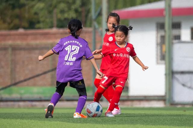 大雾致莱赫包机改降 欧联资格赛顺延一天